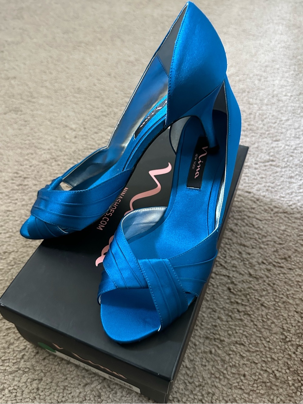 NEW Nina Culver Satin d'Orsay Pumps in Azul
